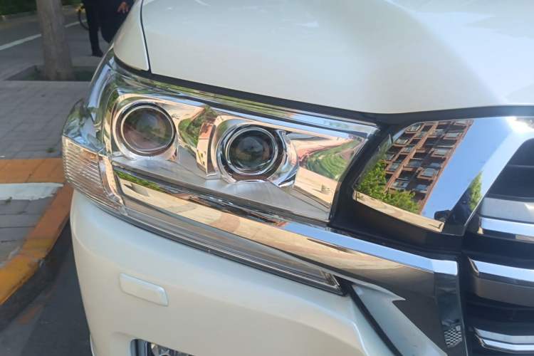 Used Toyota Land Cruiser  Right Front Headlight