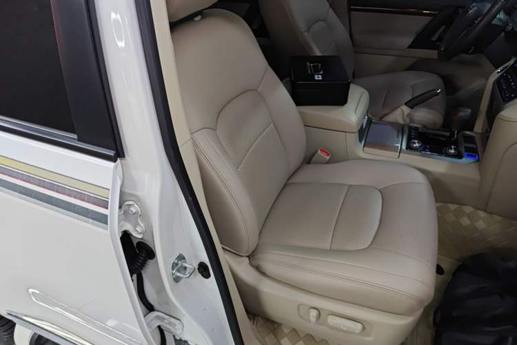 Used Toyota Land Cruiser 2019 4.0L GX-R 5-Seater Parallel Import Right Front Seat