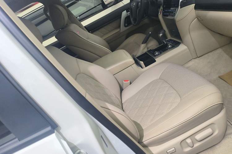 Used Toyota Land Cruiser 2019 4.0L 7-Seater Automatic Transmission Middle East Version Right Front Seat