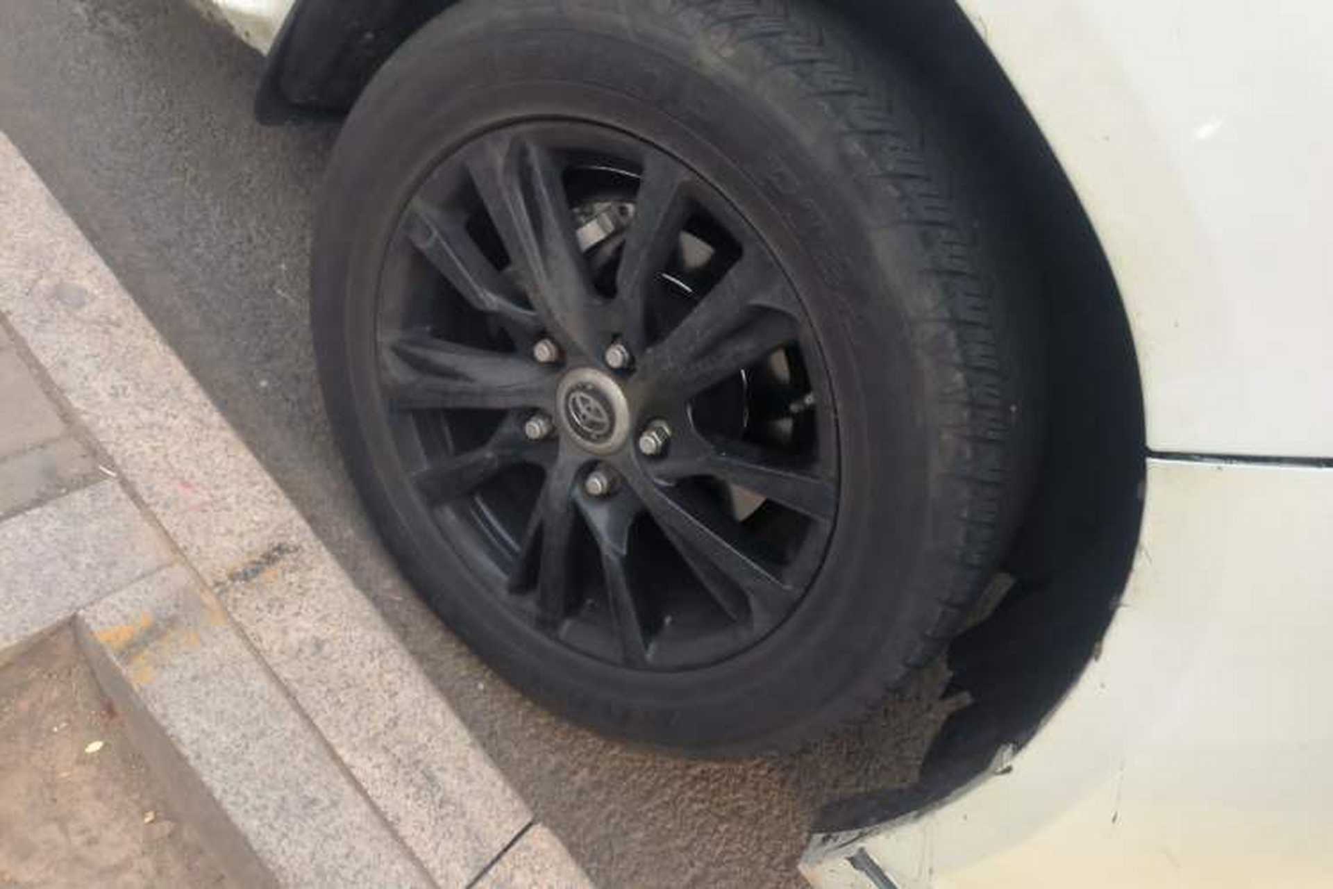 Used Toyota Land Cruiser  Right Front Wheel Hub