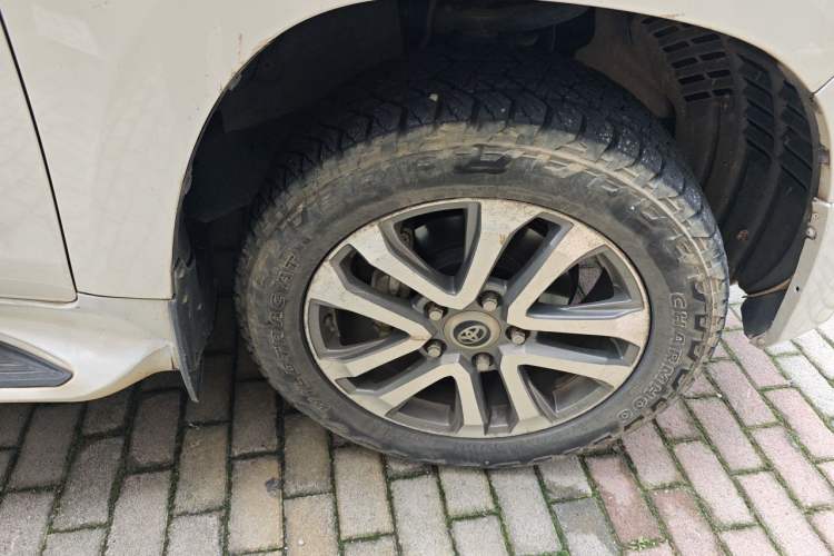 Used Toyota Land Cruiser  Right Front Wheel Hub