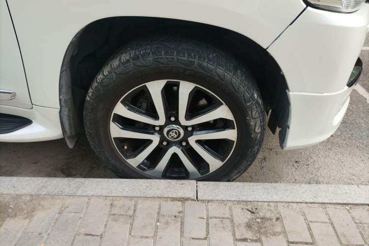 Used Toyota Land Cruiser 2019 5.7L 7-Seater Middle East Version Right Front Wheel Hub