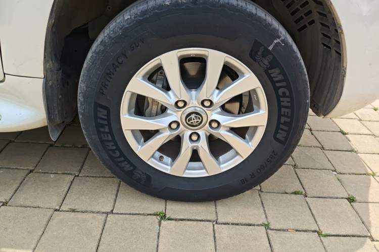 Used Toyota Land Cruiser 2019 4.0L VX-R Lowered Suspension Middle East Right Front Wheel Hub