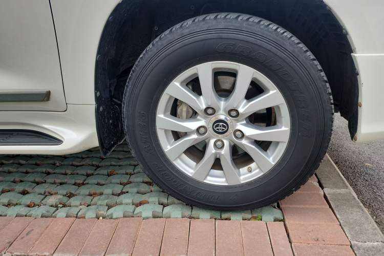Used Toyota Land Cruiser 2019 4.0L GX-R 7 Seats Parallel Import Right Front Wheel Hub