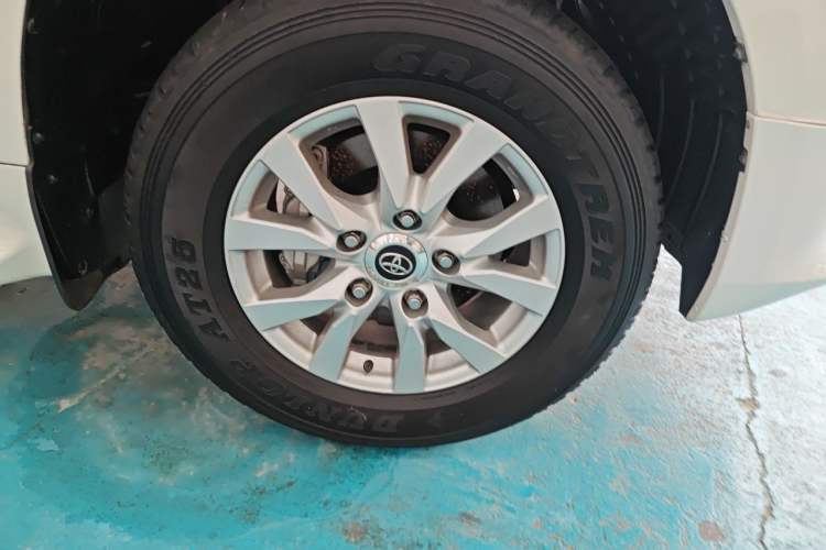 Used Toyota Land Cruiser  Right Front Wheel Hub