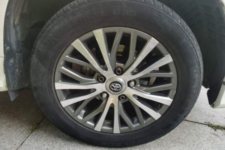Used Toyota Land Cruiser  Right Front Wheel Hub