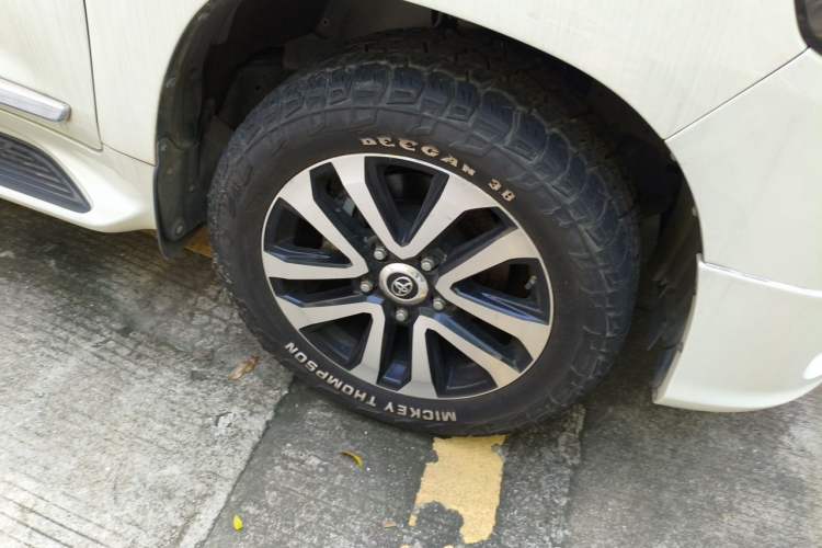 Used Toyota Land Cruiser  Right Front Wheel Hub