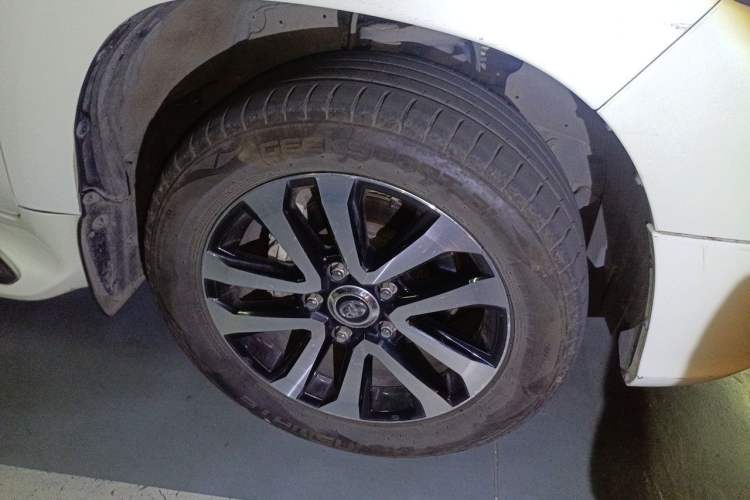 Used Toyota Land Cruiser 2019 4.0L GX-R 7 Seats Parallel Import Right Front Wheel Hub