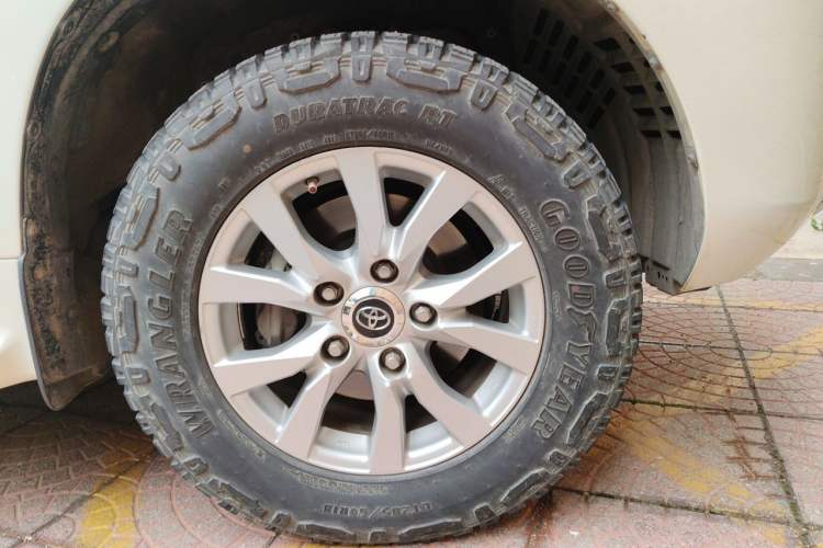 Used Toyota Land Cruiser  Right Front Wheel Hub