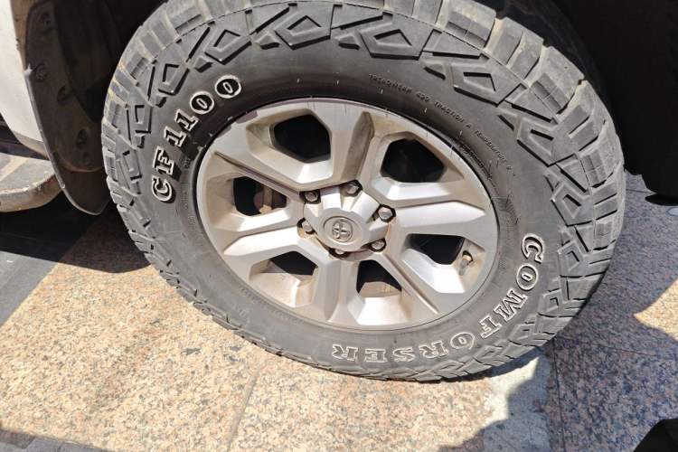 Used Toyota Land Cruiser  Right Front Wheel Hub