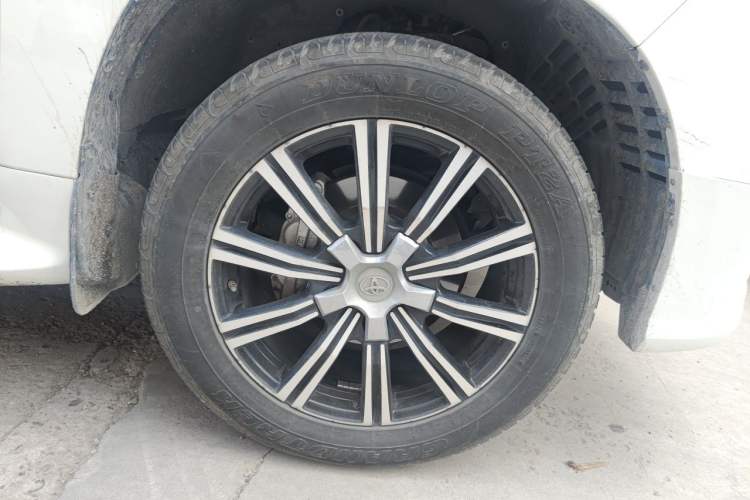 Used Toyota Land Cruiser  Right Front Wheel Hub