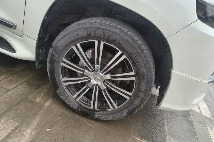 Used Toyota Land Cruiser  Right Front Wheel Hub