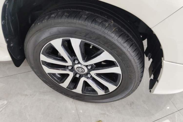 Used Toyota Land Cruiser  Right Front Wheel Hub