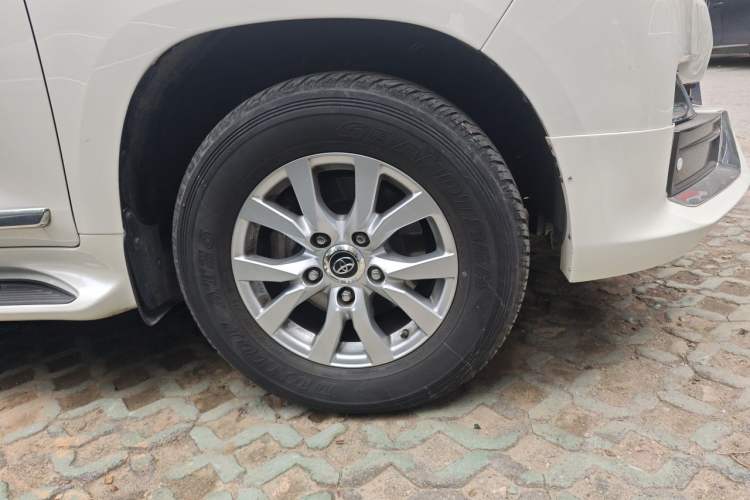 Used Toyota Land Cruiser  Right Front Wheel Hub