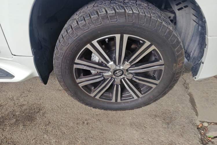 Used Toyota Land Cruiser  Right Front Wheel Hub