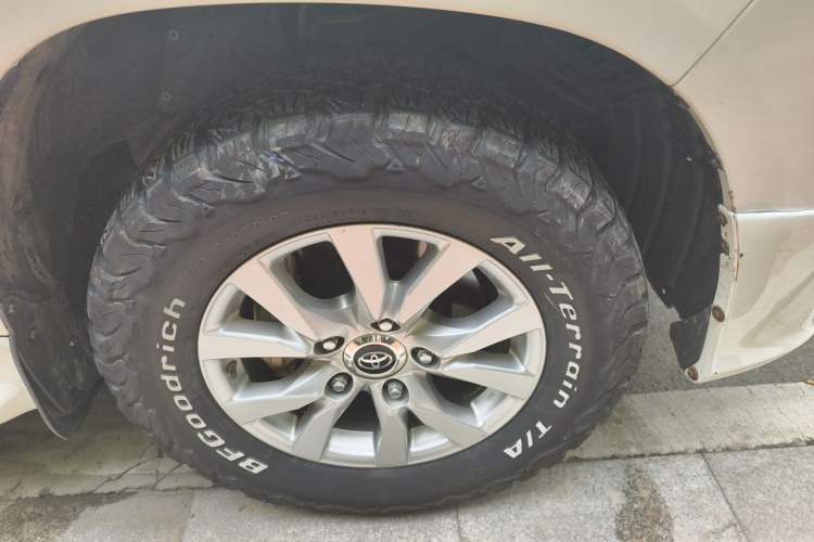 Used Toyota Land Cruiser 2019 4.0L Iron Wheels Refrigerator with Electric Base Basic Version—Middle East Right Front Wheel Hub