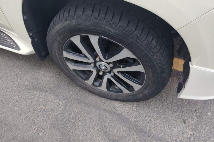 Used Toyota Land Cruiser  Right Front Wheel Hub