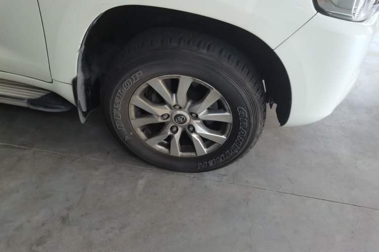 Used Toyota Land Cruiser  Right Front Wheel Hub