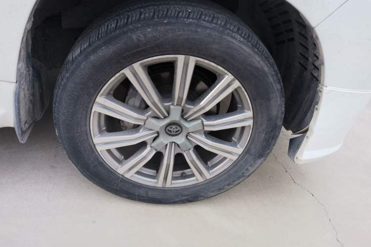 Used Toyota Land Cruiser  Right Front Wheel Hub