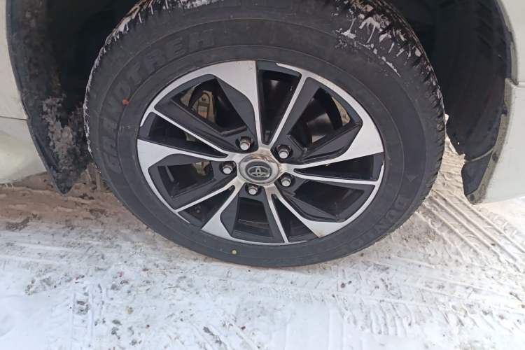Used Toyota Land Cruiser 2019 4.0L Iron Wheels Refrigerator with Electric Base Basic Version—Middle East Right Front Wheel Hub