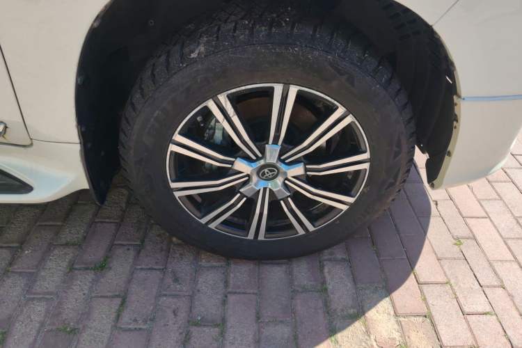 Used Toyota Land Cruiser  Right Front Wheel Hub