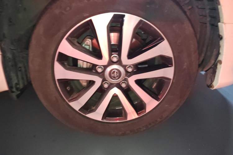 Used Toyota Land Cruiser  Right Front Wheel Hub