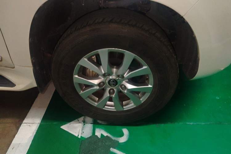 Used Toyota Land Cruiser  Right Front Wheel Hub