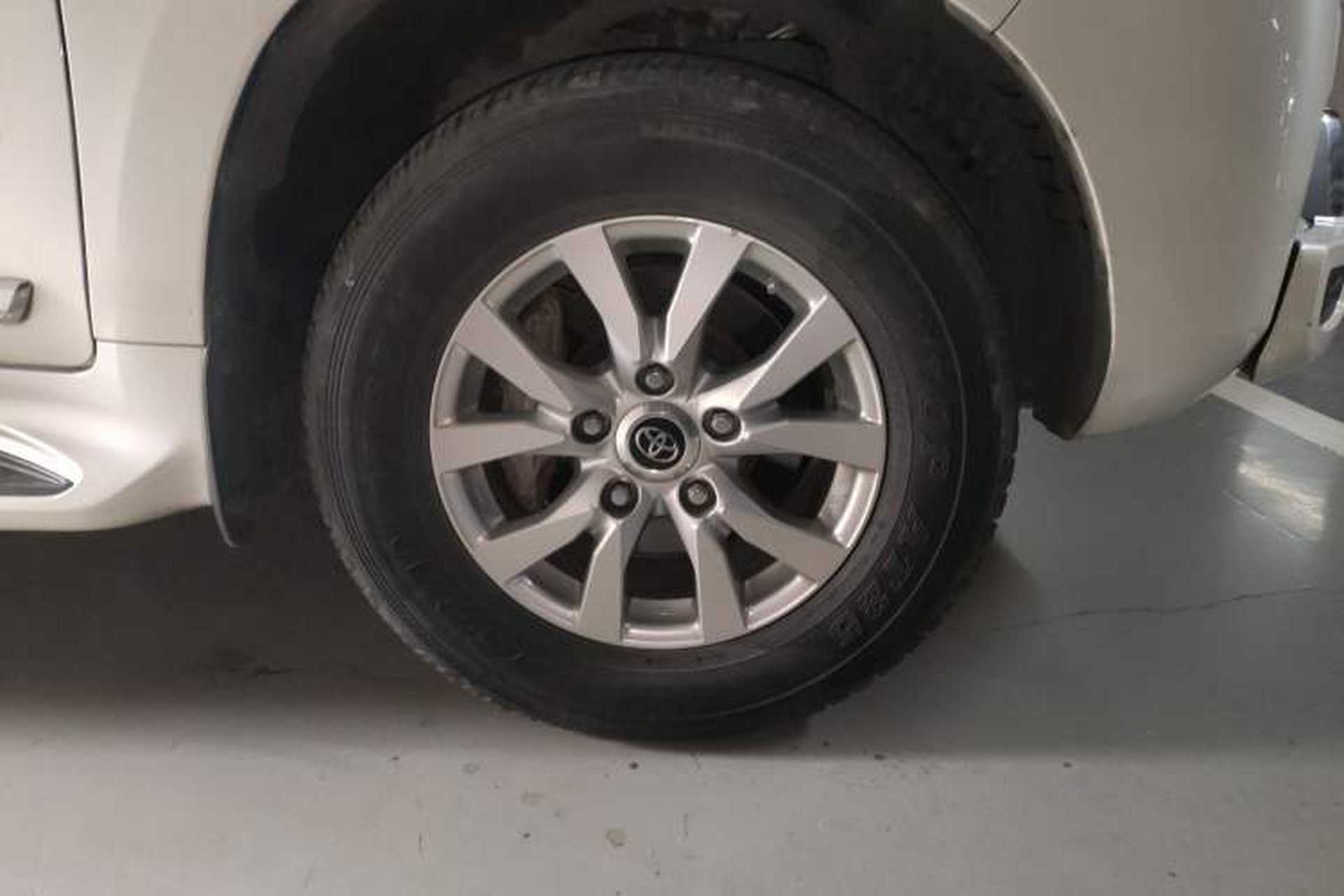 Used Toyota Land Cruiser  Right Front Wheel Hub