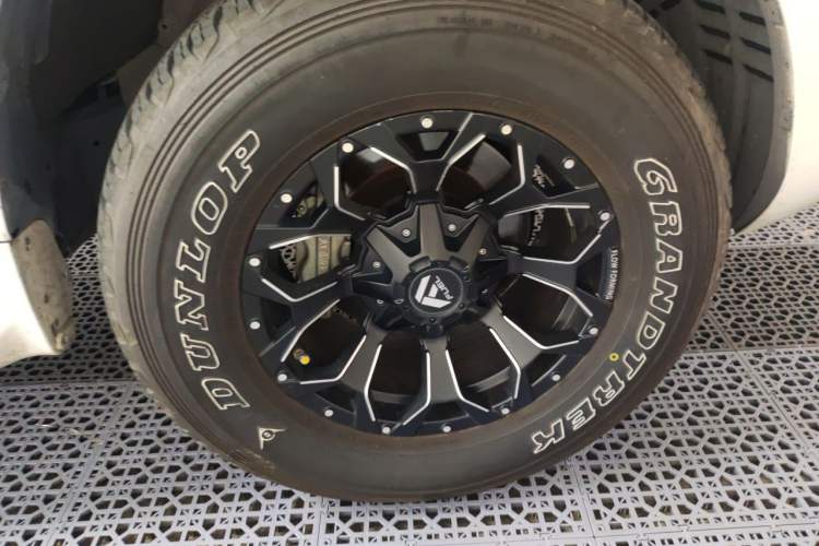 Used Toyota Land Cruiser 2019 4.6L GX-R Middle East Version Right Front Wheel Hub