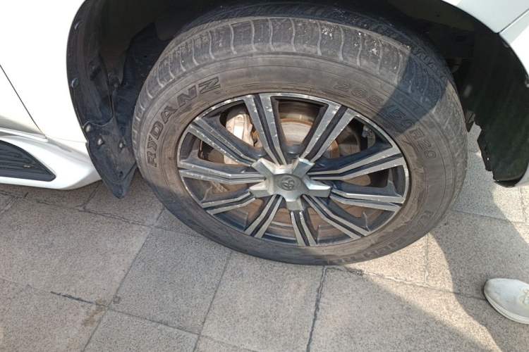Used Toyota Land Cruiser  Right Front Wheel Hub