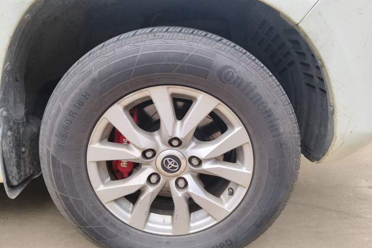 Used Toyota Land Cruiser  Right Front Wheel Hub