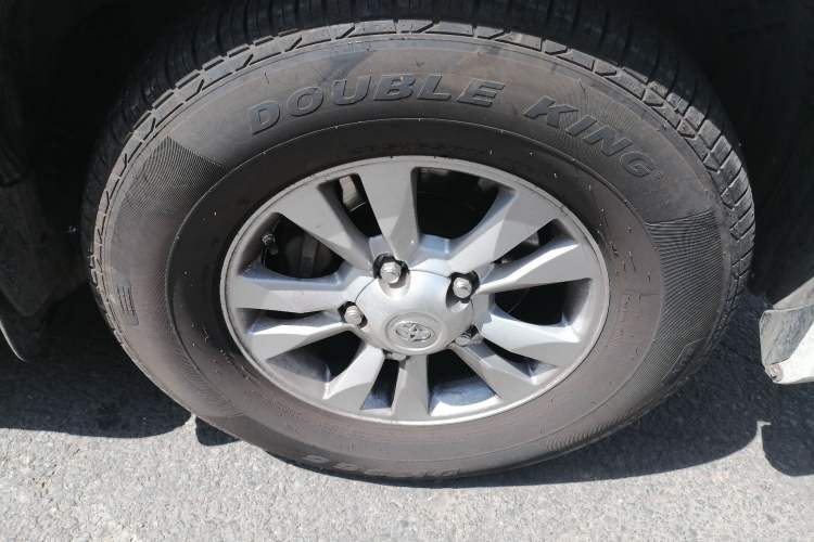 Used Toyota Land Cruiser  Right Front Wheel Hub