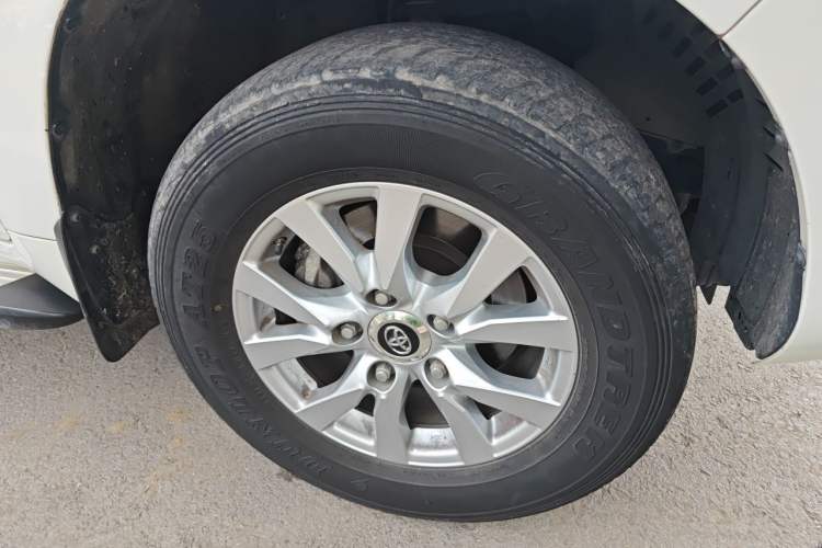 Used Toyota Land Cruiser  Right Front Wheel Hub