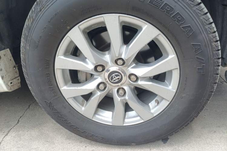 Used Toyota Land Cruiser  Right Front Wheel Hub