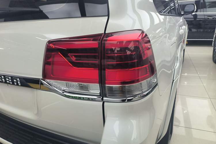 Used Toyota Land Cruiser 2019 4.0L 7-Seater Automatic Transmission Middle East Version Right Rear Taillight