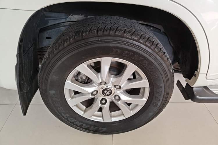 Used Toyota Land Cruiser 2019 4.0L GX-R 7 Seats Parallel Import Right Rear Wheel Hub