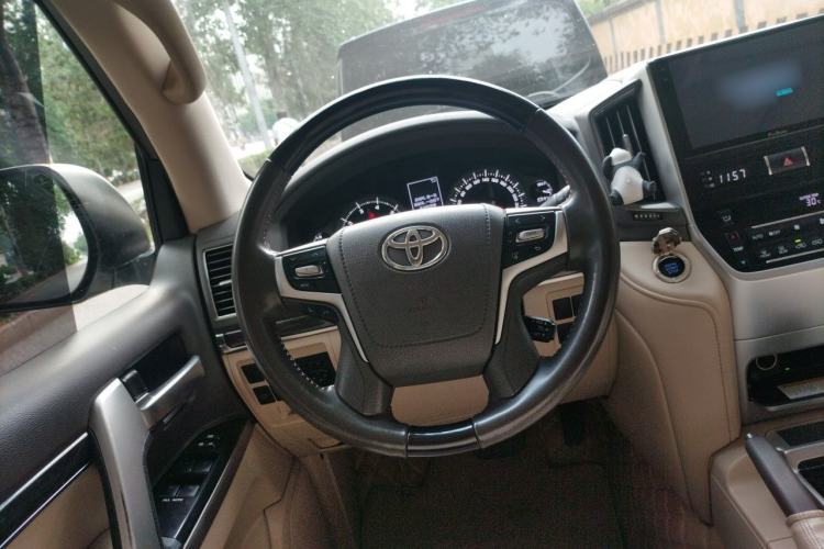Used Toyota Land Cruiser 2019 5.7L 7-Seater Middle East Version Steering Wheel