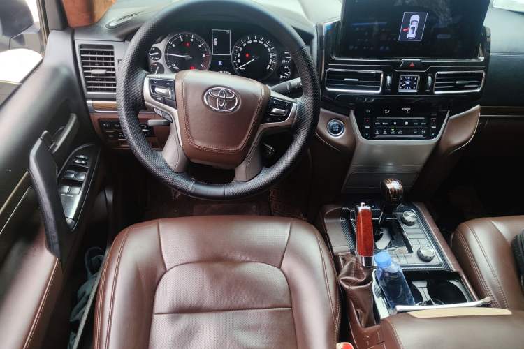 Used Toyota Land Cruiser 2019 4.0L VX-R Lowered Suspension Middle East Steering Wheel