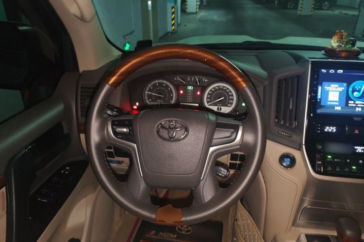 Used Toyota Land Cruiser 2019 4.0L GX-R 5-Seater Parallel Import Steering Wheel