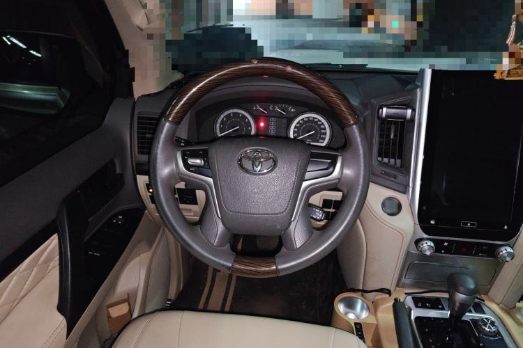 Used Toyota Land Cruiser 2019 4.0L Iron Wheels Refrigerator with Electric Base Basic Version—Middle East Steering Wheel