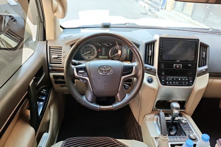 Used Toyota Land Cruiser 2019 4.0L 7-Seater Automatic Transmission Middle East Version Steering Wheel