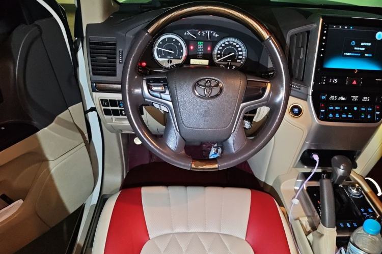 Used Toyota Land Cruiser 2019 4.0L 7-Seater Automatic Transmission Middle East Version Steering Wheel