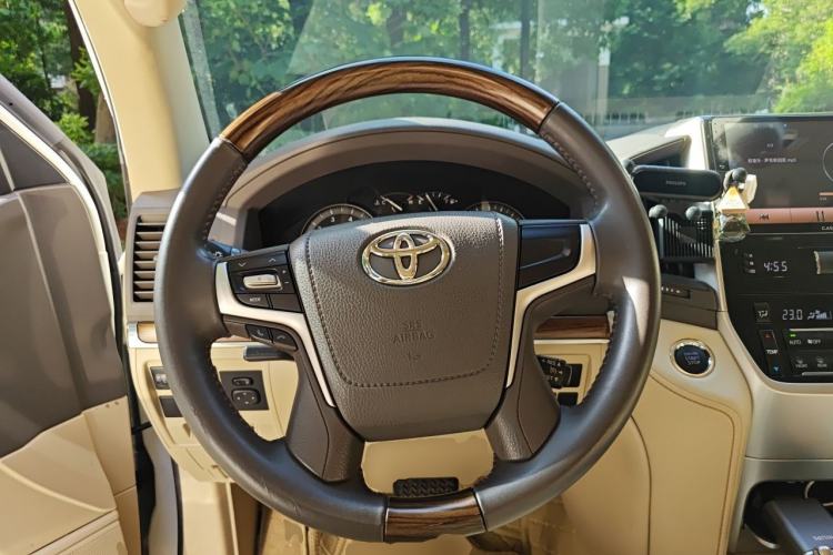 Used Toyota Land Cruiser 2019 4.0L 7-Seater Automatic Transmission Middle East Version Steering Wheel