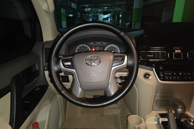 Used Toyota Land Cruiser 2019 4.0L 7-Seater Automatic Transmission Middle East Version Steering Wheel