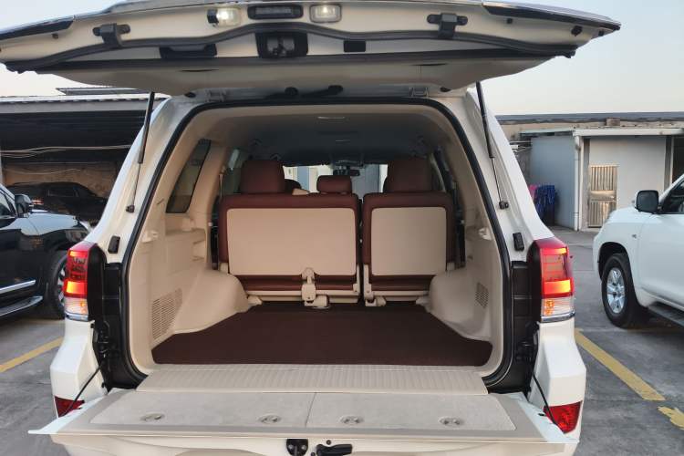 Used Toyota Land Cruiser 2019 4.0L GX-R 5-Seater Parallel Import Trunk