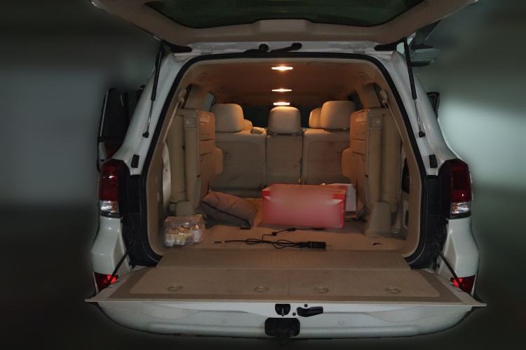 Used Toyota Land Cruiser 2019 4.0L 7-Seater Automatic Transmission Middle East Version Trunk