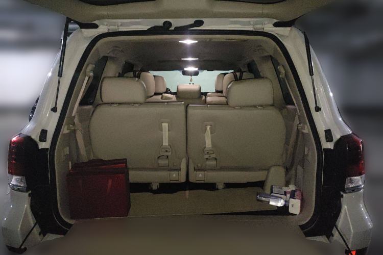 Used Toyota Land Cruiser 2019 4.0L 7-Seater Automatic Transmission Middle East Version Trunk