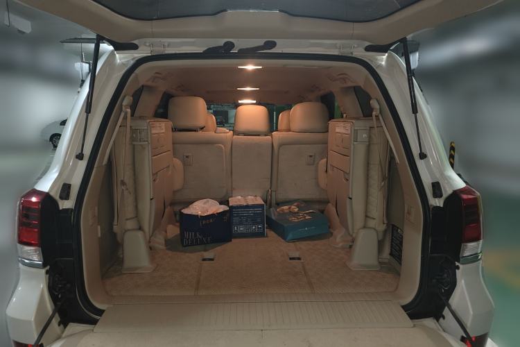 Used Toyota Land Cruiser 2019 4.0L 7-Seater Automatic Transmission Middle East Version Trunk