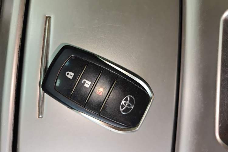 Used Toyota Land Cruiser  Vehicle Key