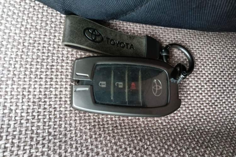 Used Toyota Land Cruiser 2019 4.0L 7-Seater Automatic Transmission Middle East Version Vehicle Key